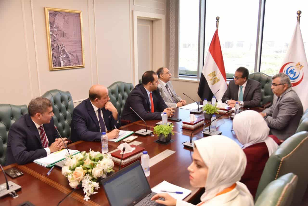 وزير الصحة يستقبل وفد شركة  “وادي النيل للمقاولات”
