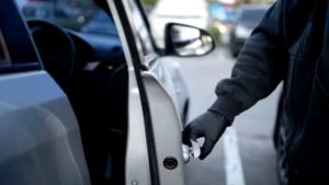 حبس عاطلين سنتين بتهمة سرقة السيارات في الأزبكية