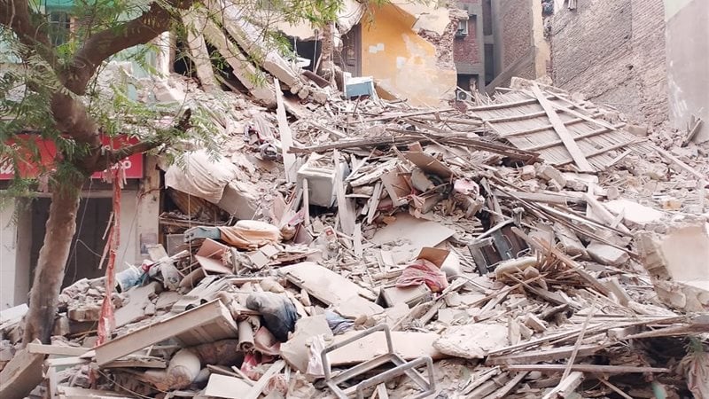 انهيار جزئي بعقار  من 3 طوابق في مصر القديمة