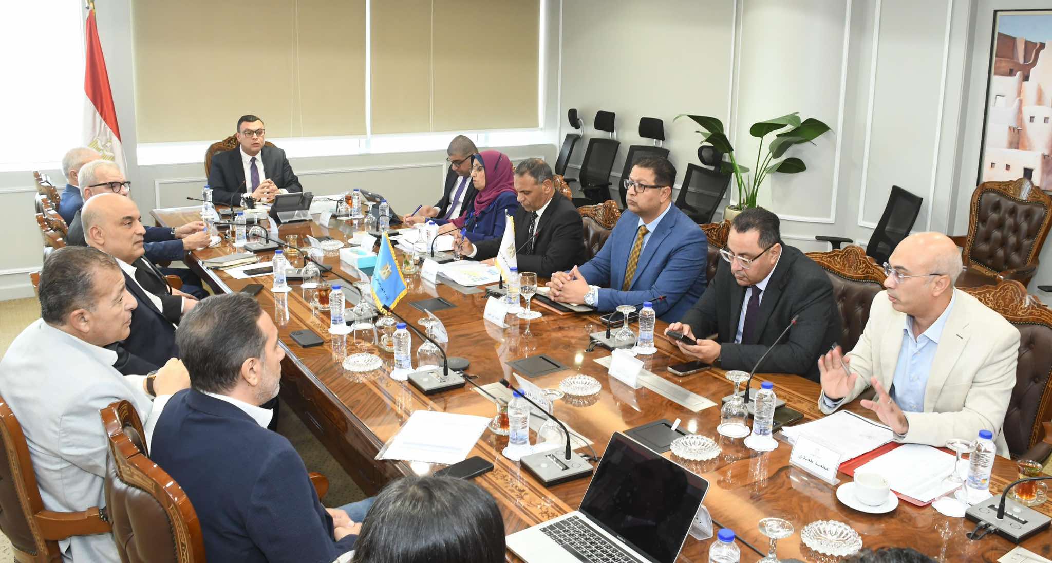 وزير الإسكان يلتقى مسئولى شركة HDP ضمن سلسلة اجتماعات متابعة موقف مبيعات وتسويق المشروعات بالمدن الجديدة