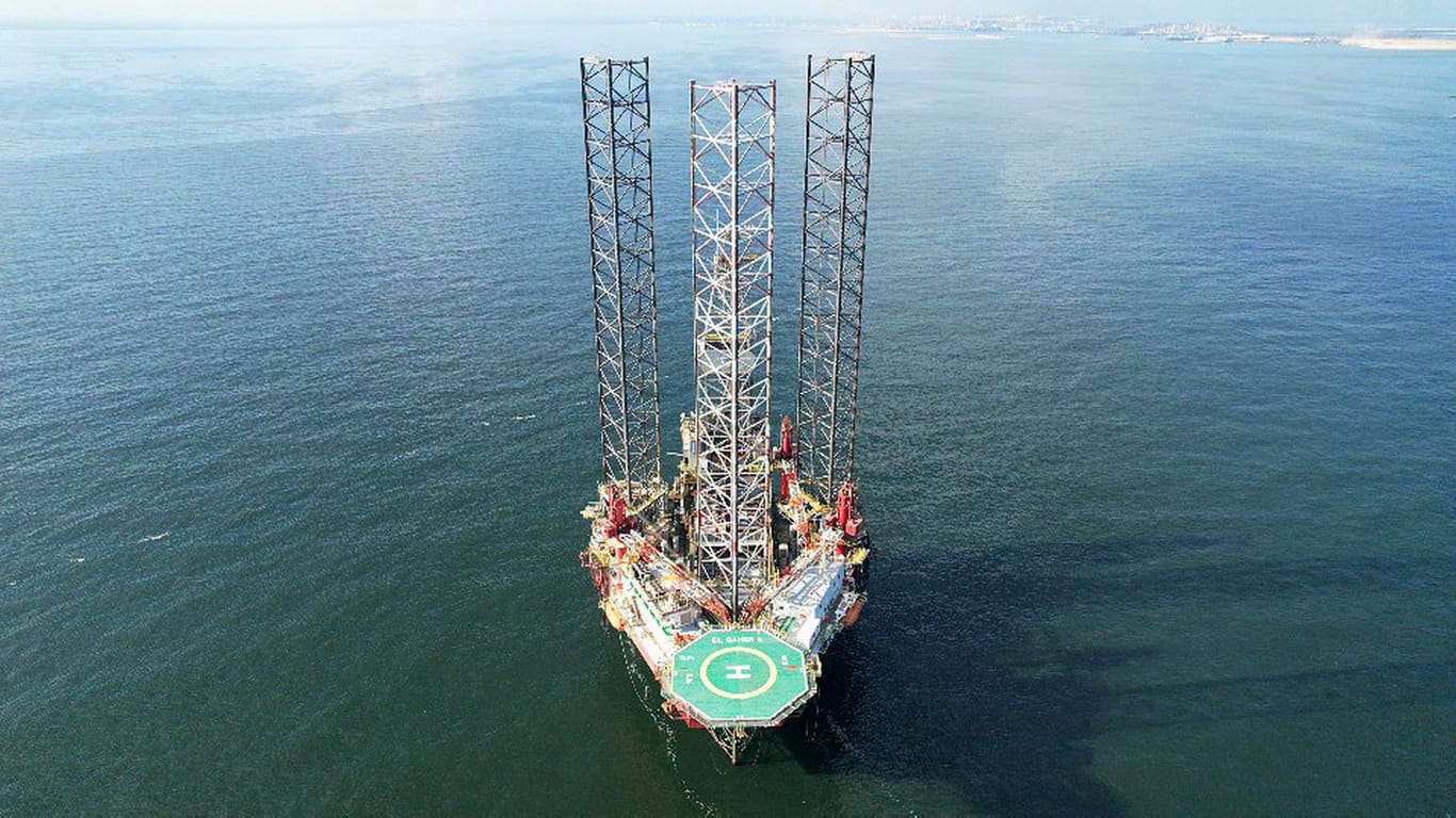 البترول : اكتشاف بئر جديدة بحقل ظهر تضيف 70 مليون قدم مكعب غاز يومياً