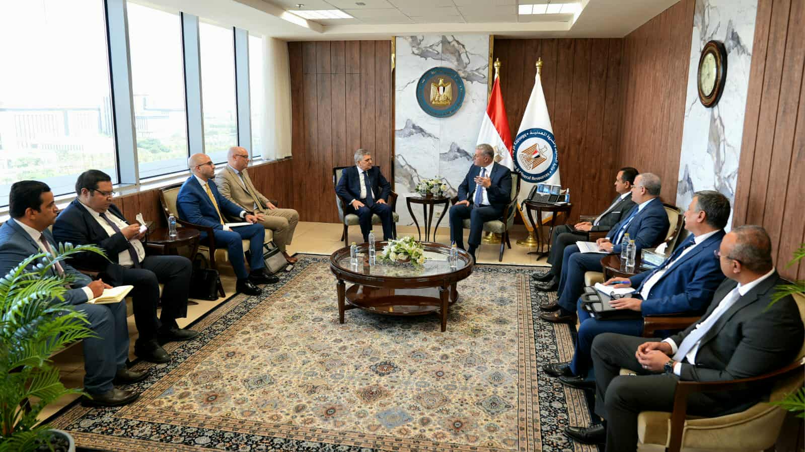 وزير البترول يبحث مع رئيس هيئة قناة السويس إقامة محطة لتسييل وتخزين الغاز الطبيعي ببورسعيد