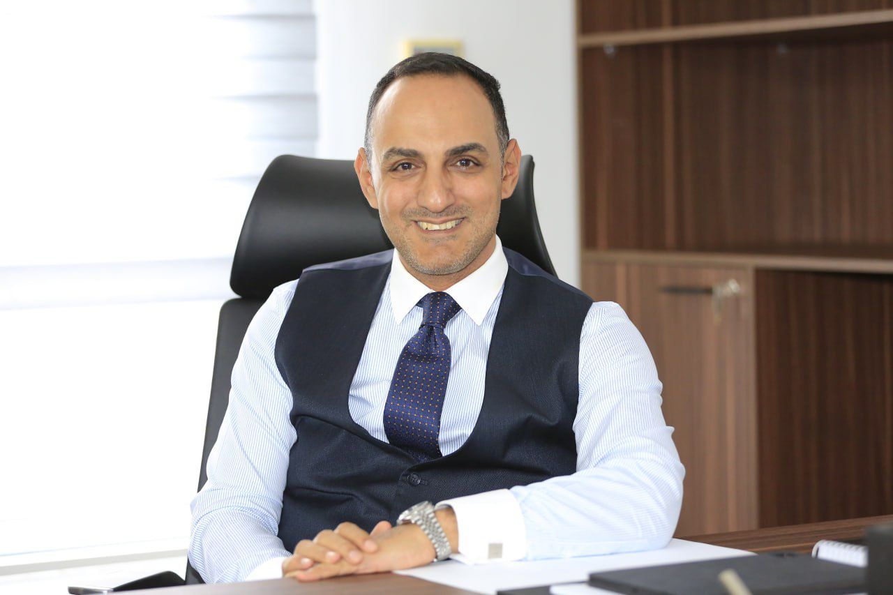 خبير اقتصادي يتوقع خفض المركزي أسعار الفائدة 100 نقطة أساس اليوم