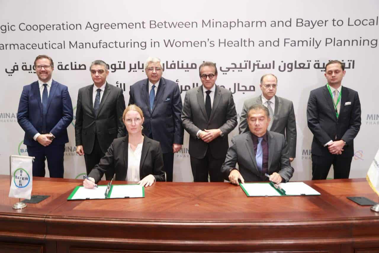 وزير الصحة يشهد توقيع اتفاقية تعاون بين «مينا فارم» و«باير»