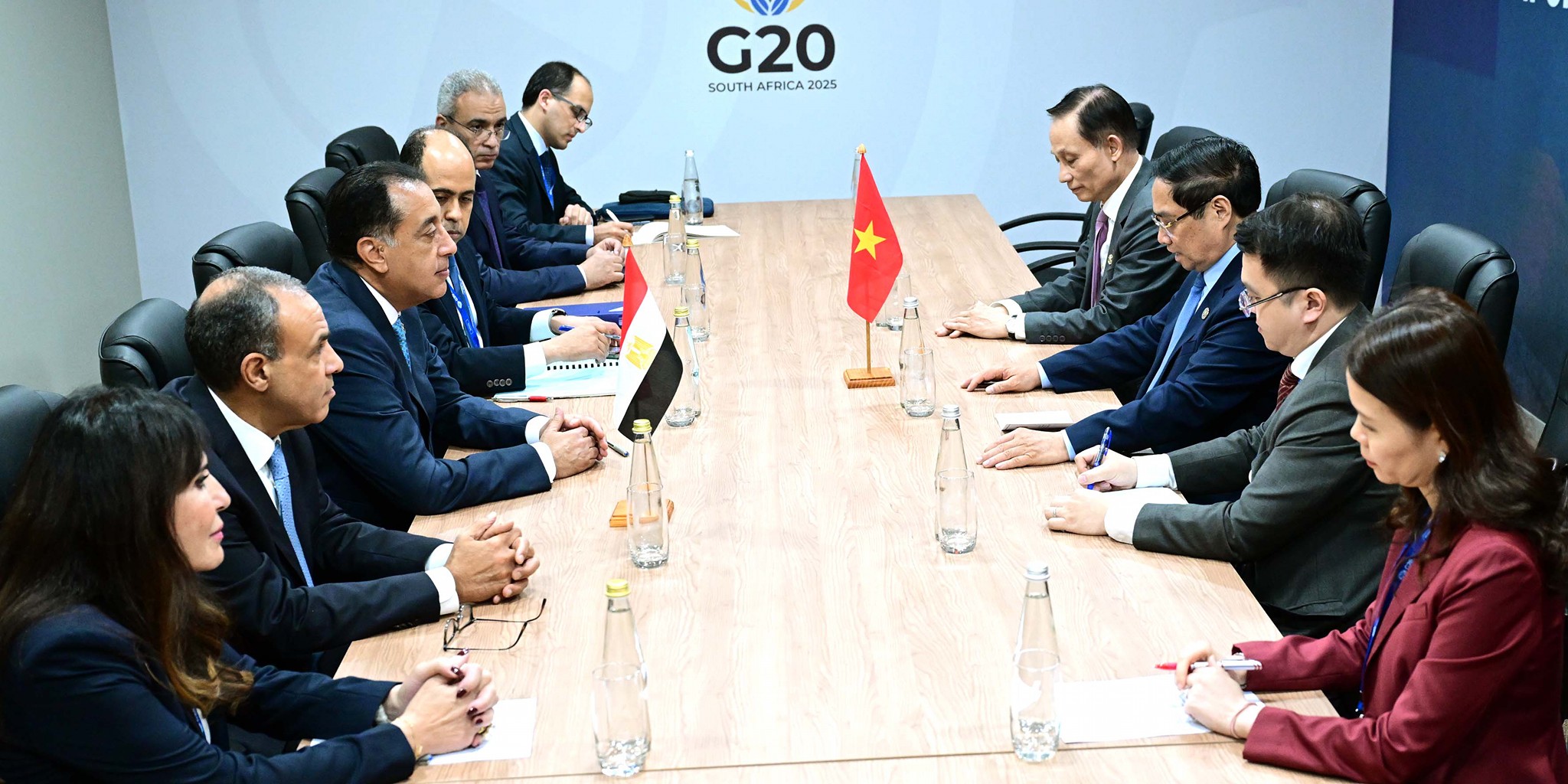 رئيس الوزراء يلتقي نظيره الفيتنامي في جنوب أفريقيا