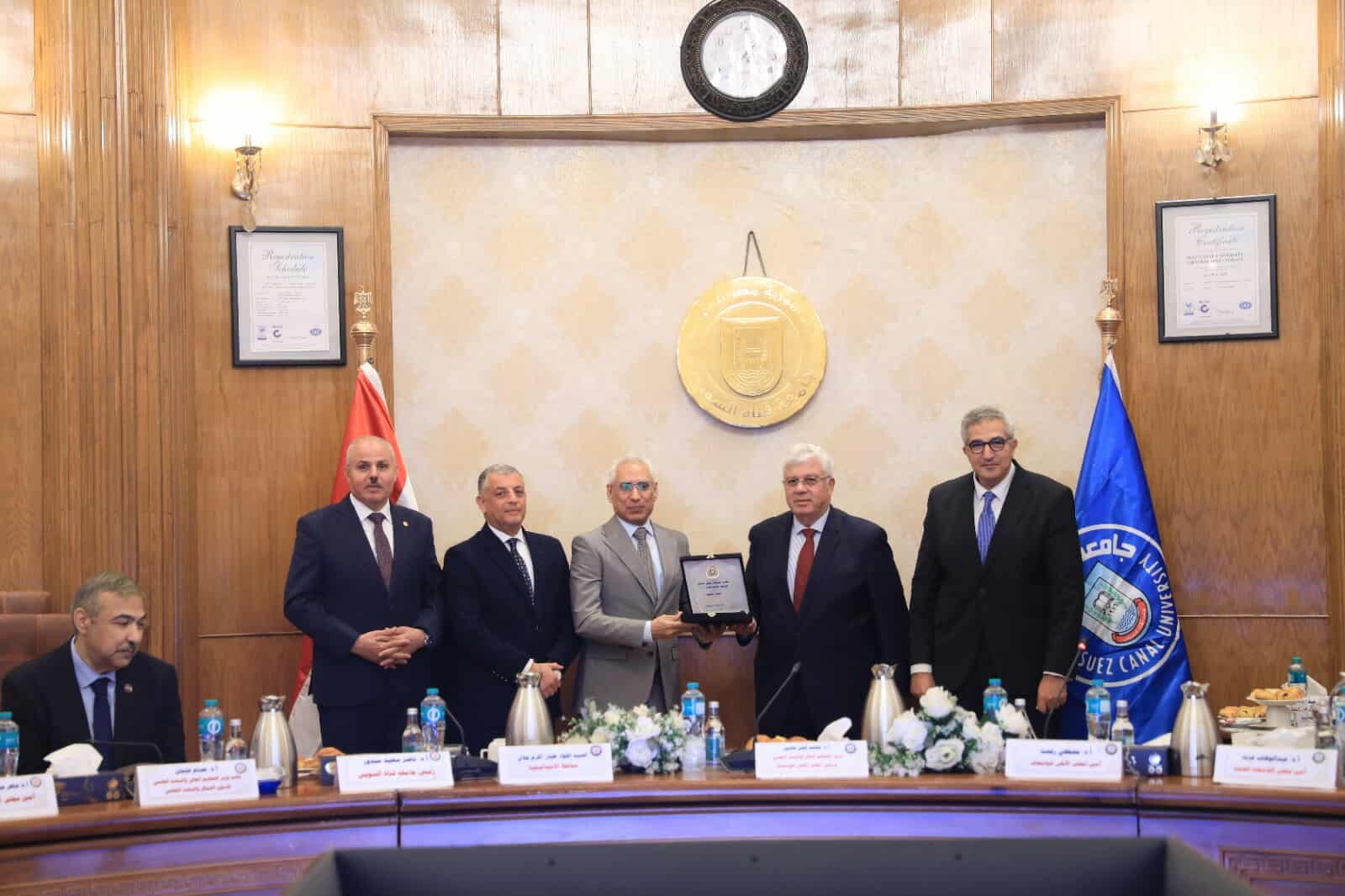 وزير التعليم العالي يكرم جامعة المنيا