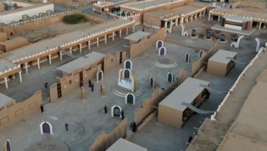 قرية الـ "300 عين"