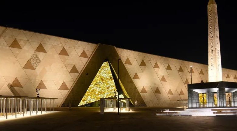 المتحف المصري الكبير.. صرح يجمع عبقرية الماضي وإبداع الحاضر