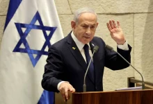 إدعى رئيس وزراء الاحتلال الإسرائيلي "بنيامين نتنياهو"، خلال اجتماع حكومته، اليوم الأحد، أن حركة حماس لا تتوقف عن خرق وقف إطلاق النار في قطاع غزة، مشيراً إلى أن جيش الاحتلال يتعامل ميدانياً مع هذه الخروقات وفق ما تفرضه الضرورة الأمنية