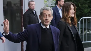 محكمة باريس تقرر الإفراج المؤقت عن ساركوزي تحت إشراف قضائي