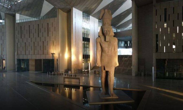 البهو العظيم في المتحف المصري الكبير.. تمثال رمسيس الثاني يستقبل الزوار