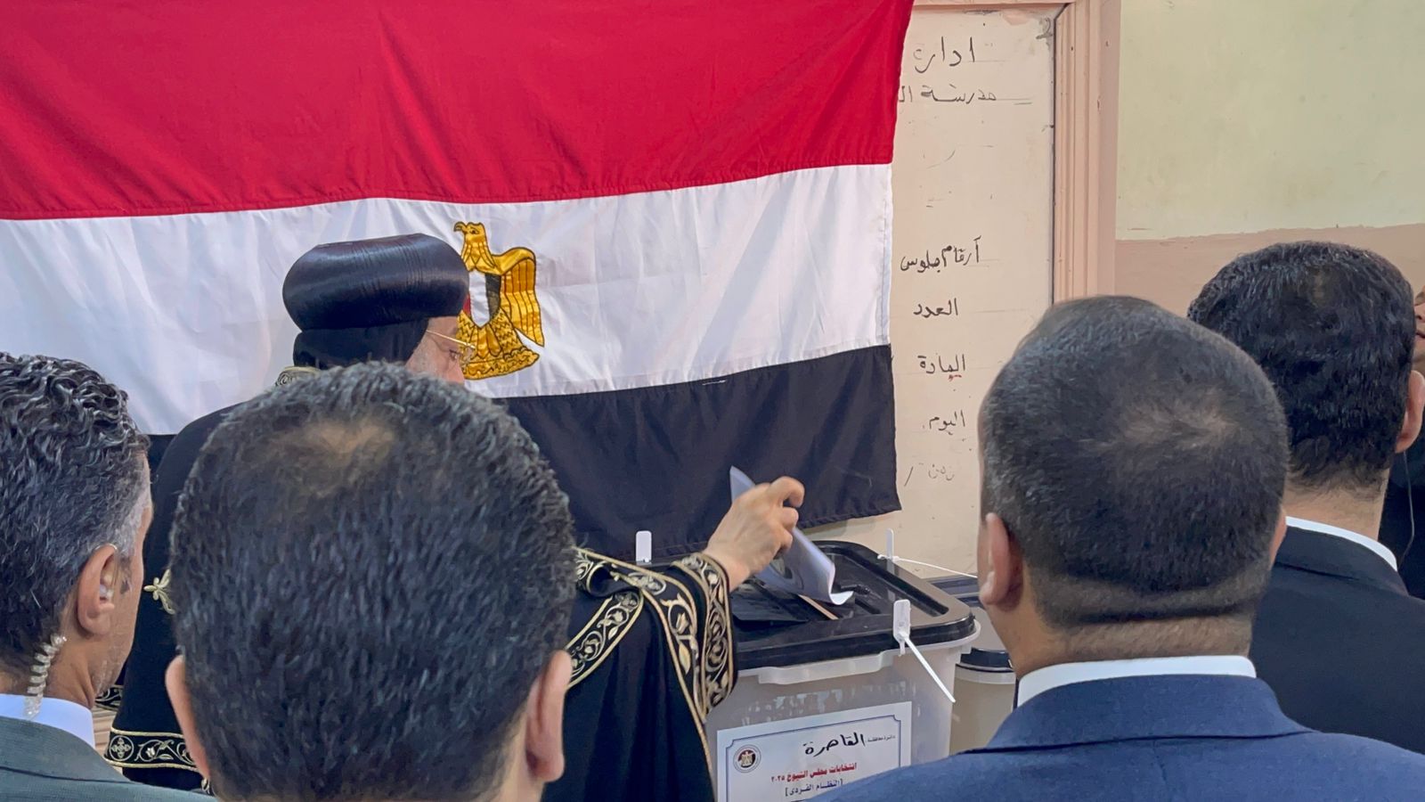 البابا تواضروس الثاني يدلي بصوته في انتخابات مجلس النواب