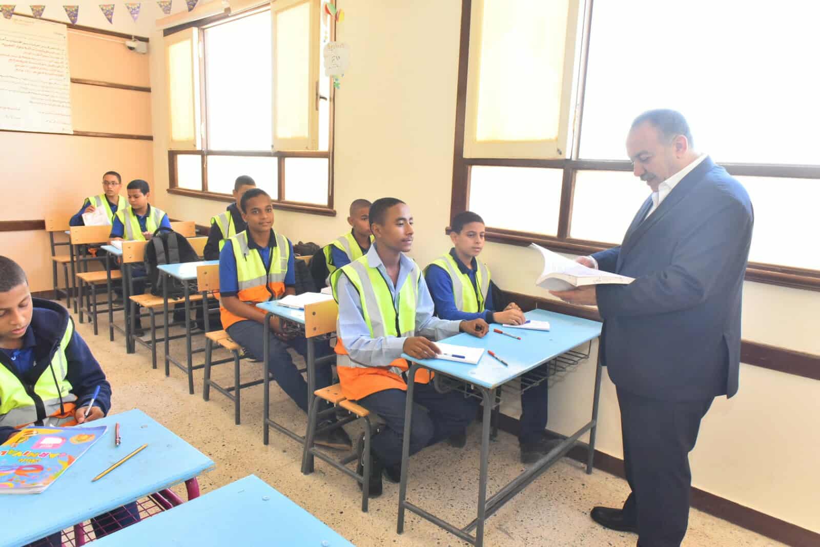 محافظ أسيوط يتفقد المدرسة الفنية لمياه الشرب والصرف الصحي بأسيوط الجديدة