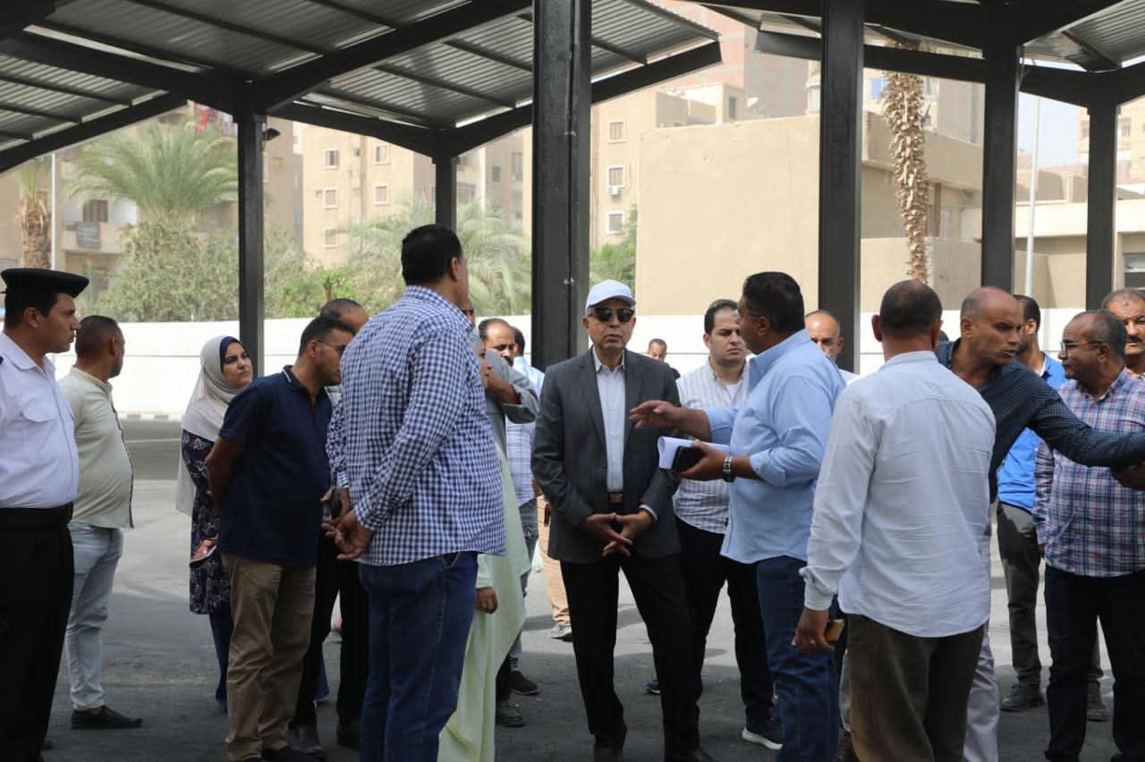 تمهيدًا لافتتاحه قريبًا.. محافظ المنيا يتفقد التجهيزات النهائية بمجمع مواقف سمالوط الجديد