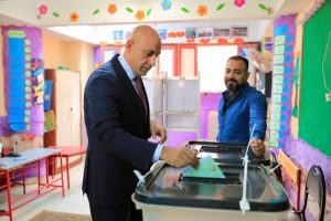 وزير التربية والتعليم يدلي بصوته في انتخابات النواب بمصر الجديدة