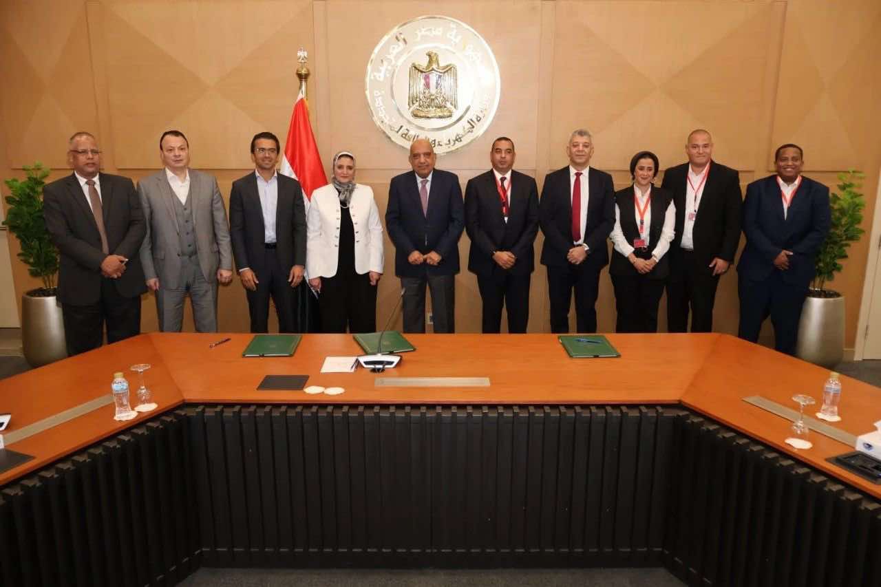 إنفنيتي باور وتابعة لحسن علام للمرافق توقّعان اتفاقيات مع وزارة الكهرباء لتطوير مشروعات وطنية