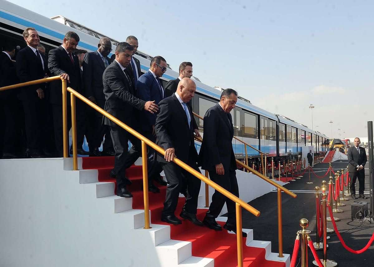 مدبولي يشهد اصطفاف وسائل النقل المحلية في TransMEA