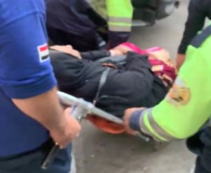 أمن القاهرة ينقل سيدة غير قادرة على الحركة للمستشفى