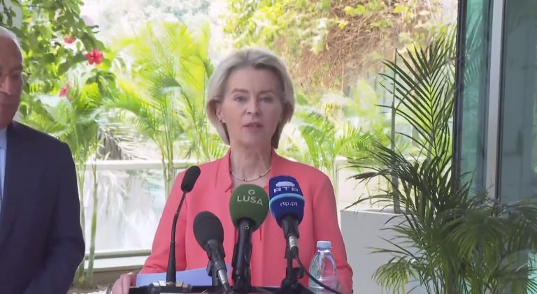 المفوضية الأوروبية تؤكد على سيادة أوكرانيا وحقها في تقرير مصير جيشها