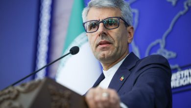 كشف المتحدث باسم وزارة الخارجية الإيرانية، "إسماعيل بقائي"، اليوم الأحد، أن الرسالة التي أرسلها الرئيس الإيراني "مسعود بزشكيان" إلى ولي العهد السعودي الأمير "محمد بن سلمان" كانت رسالة شكر رسمية، أُرسلت في سياق تعزيز العلاقات الثنائية بين إيران والسعودية، لا سيما فيما يتعلق بتنظيم ومتابعة مناسك الحج.