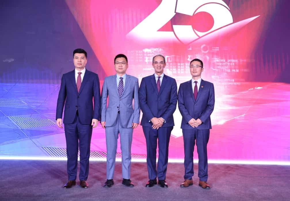 وزير الاتصالات يشهد احتفالية شركة هواوى العالمية بمناسبة مرور 25 عامًا على وجودها فى مصر