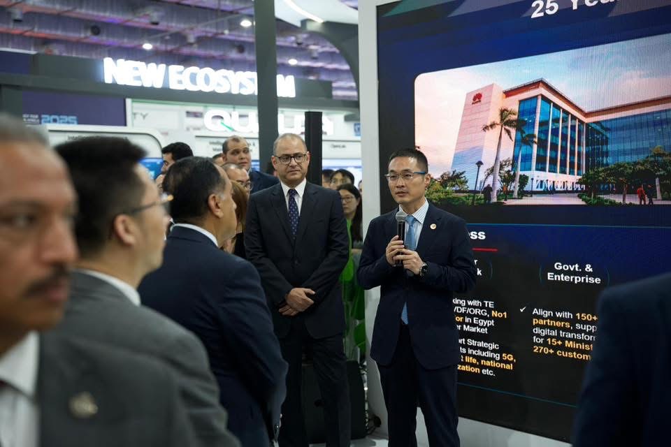 هواوي تستعرض 25 عامًا من دعم قطاع التكنولوجيا خلال زيارة رئيس الوزراء في Cairo ICT 2025