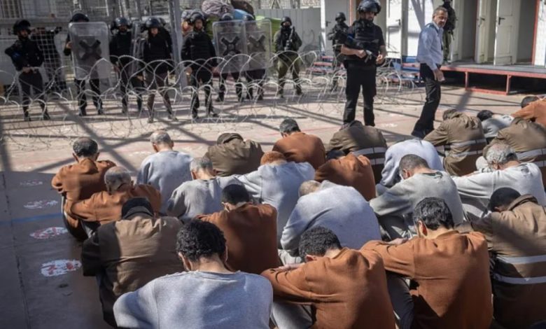 الخارجية الفلسطينية: الاحتلال الإسرائيلي يرتكب انتهاكات ممنهجة ضد الأسرى