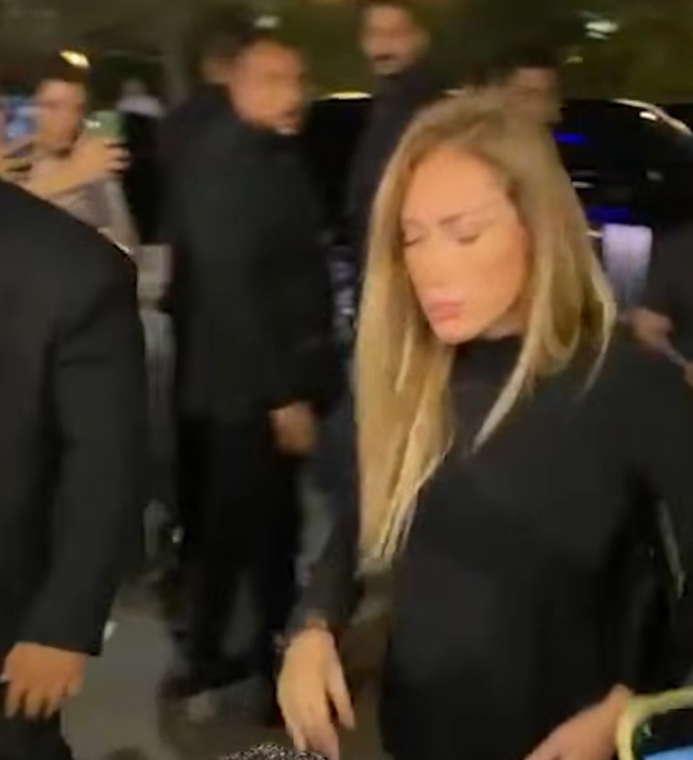 أحمد العوضي وريهام سعيد في عزاء والد محمد رمضان