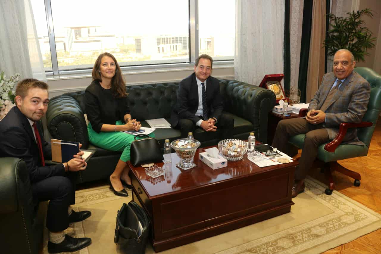 وزير الكهرباء يبحث مع سفير فرنسا بالقاهرة دعم وتعزيز فرص الشراكة والتعاون فى مختلف المجالات
