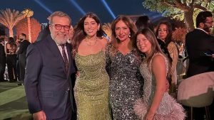 ليلى علوي تتألق في حفل زفاف ابنة عمرو عرفة