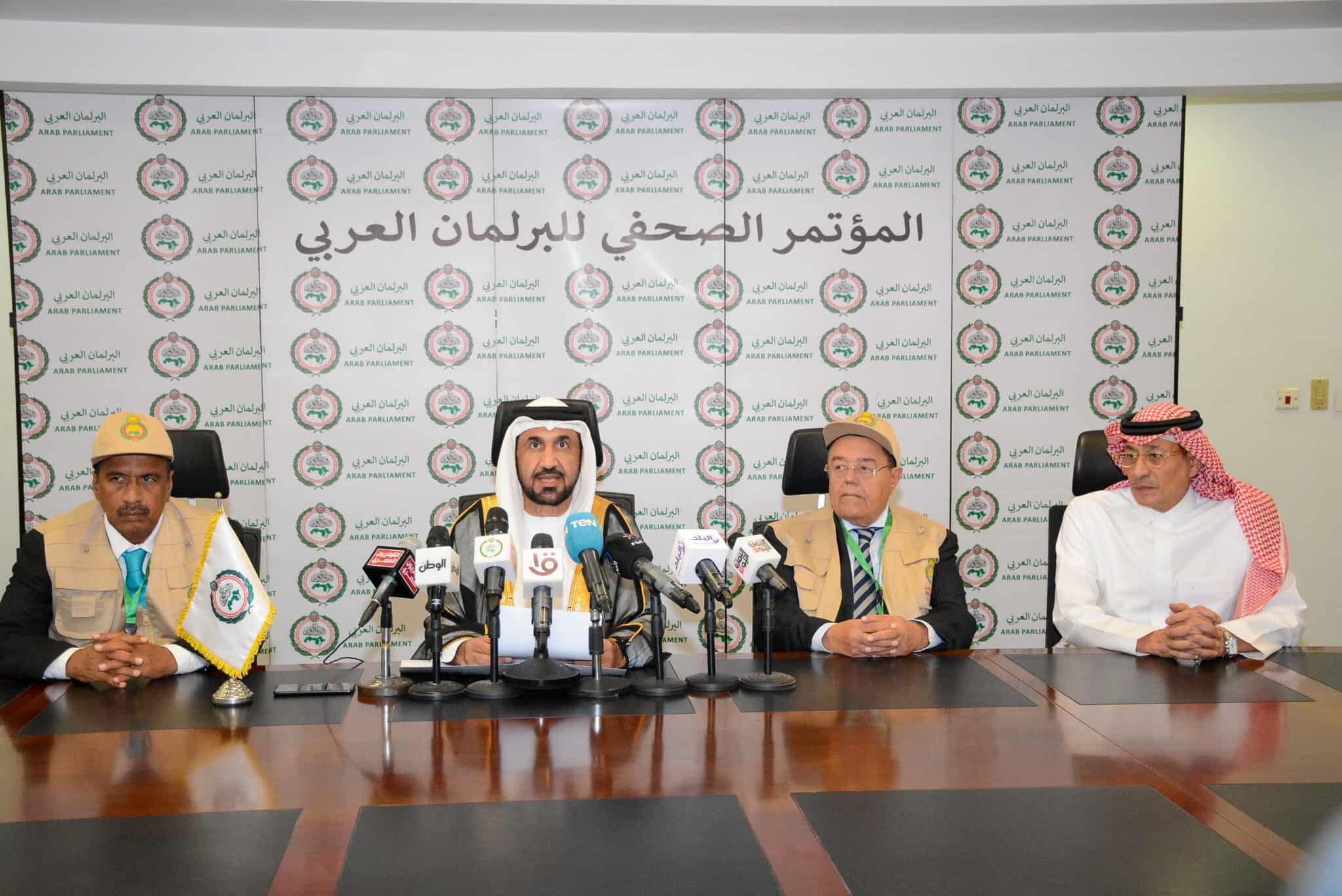 رئيس البرلمان العربي يشيد بسير انتخابات مجلس النواب المصري