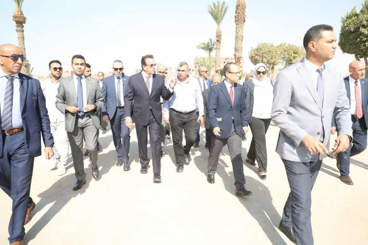وزير الصحة فى جولة ميدانية بعدد من المنشآت الطبية بمدينة حلوان
