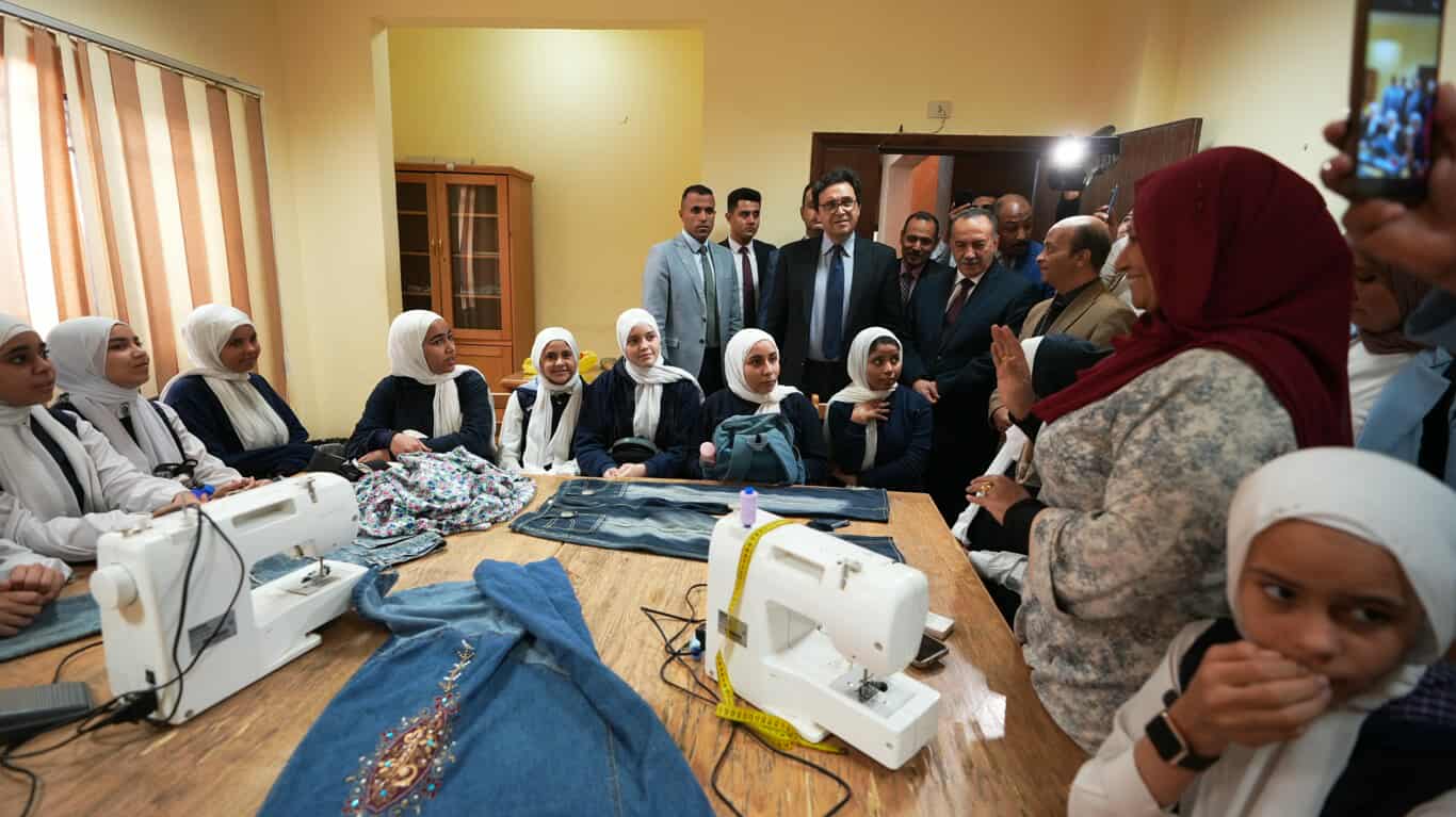 محافظ أسيوط ووزير الثقافة يزوران قصر ثقافة الزعيم جمال عبد الناصر بقرية بني مر