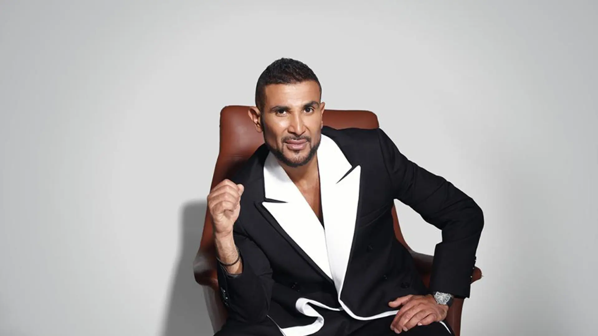 حلمي عبد الباقي يكشف تطورات الحالة الصحية لـ أحمد سعد بعد الحادث