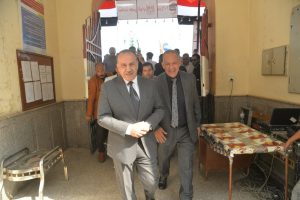 محافظ أسيوط يواصل جولاته الميدانية للاطمئنان على انتظام التصويت لانتخابات مجلس النواب