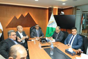 محافظ الجيزة يتفقد غرفة العمليات لمتابعة سير انتخابات مجلس النواب 2025 قبل اغلاق اللجان