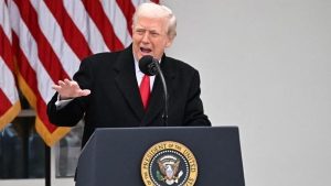 ترامب يعلن إغلاق المجال الجوي فوق فنزويلا ومحيطها