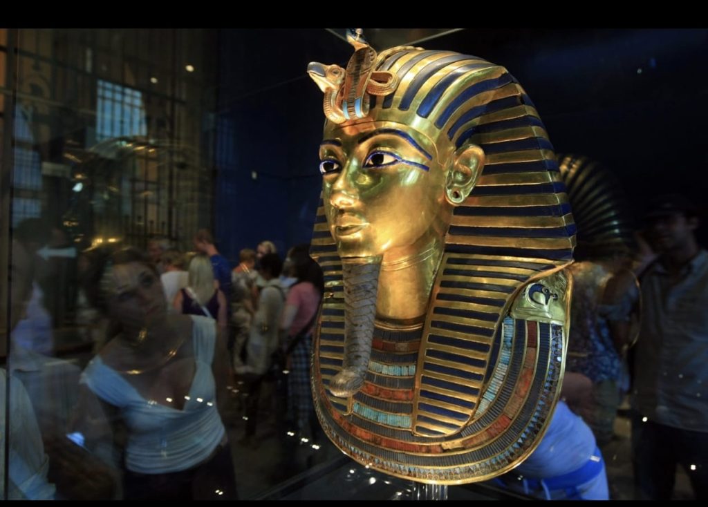 قناع توت عنخ آمون