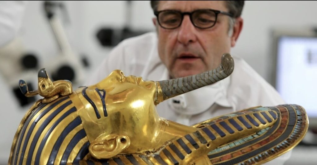 قناع توت عنخ آمون