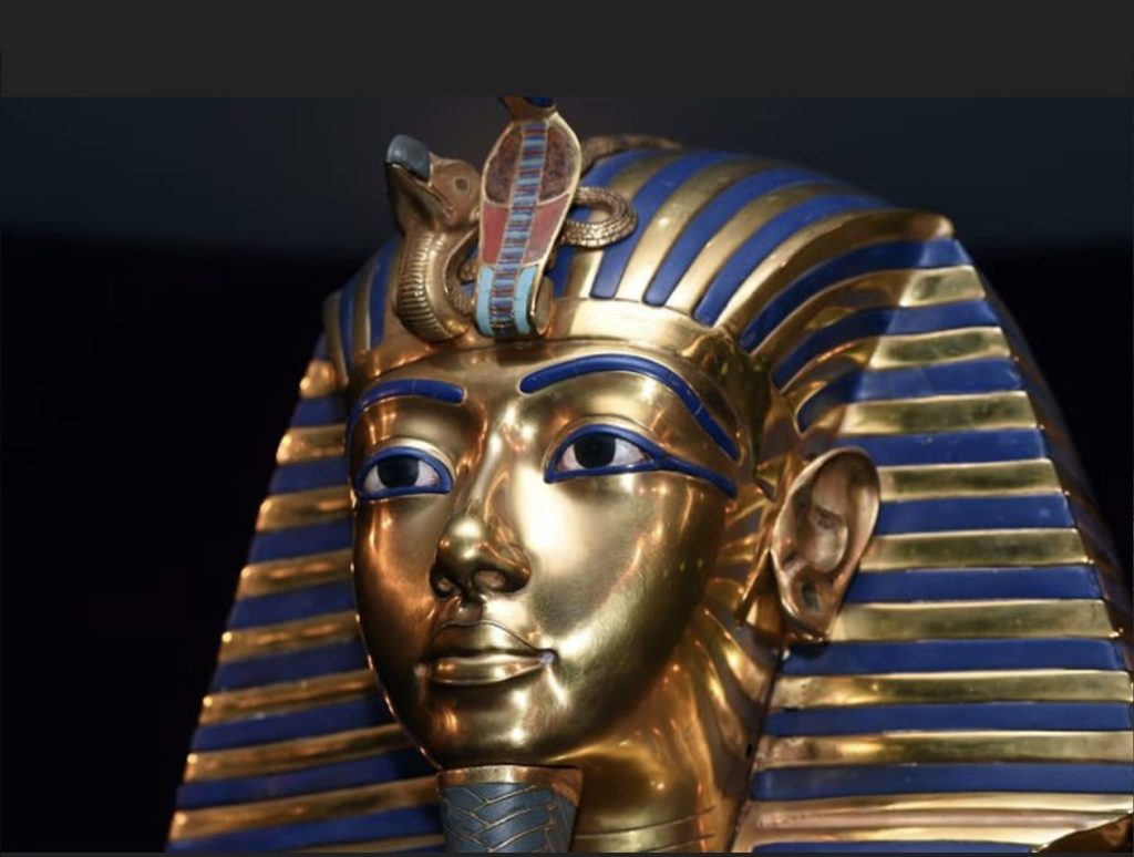 قناع توت عنخ آمون