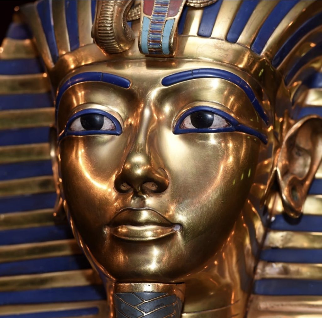 قناع توت عنخ آمون