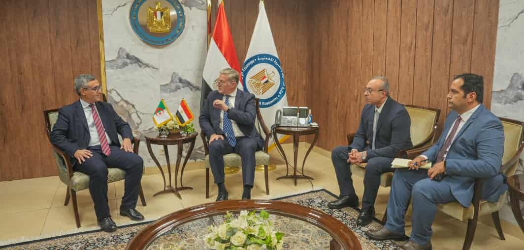 مصر والجزائر تبحثان تعزيز التعاون في البترول والغاز وتوسيع الاستثمارات المشتركة