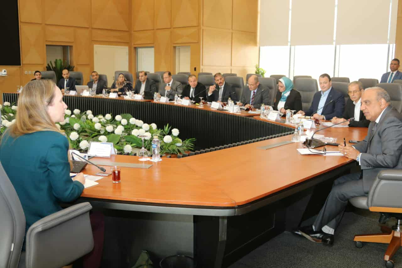 وزير الكهرباء يبحث مع وفد البنك الدولي دعم وتعزيز سبل الشراكة والتعاون في مجالات الكهرباء والطاقات المتجددة