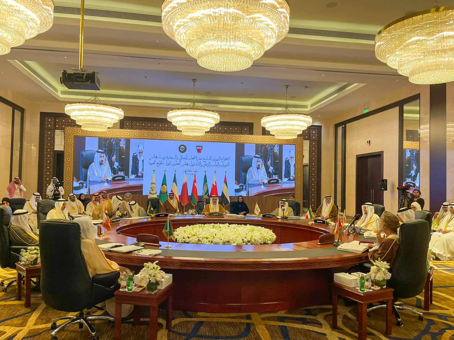 البرلمان العربي يشيد بدور دول الخليج في دعم القضايا العربية وتعزيز العمل المشترك