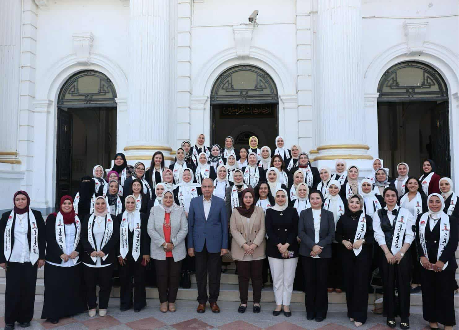 محافظ المنيا يحتفل بتخريج الدفعة الرابعة من برنامج “المرأة تقود”