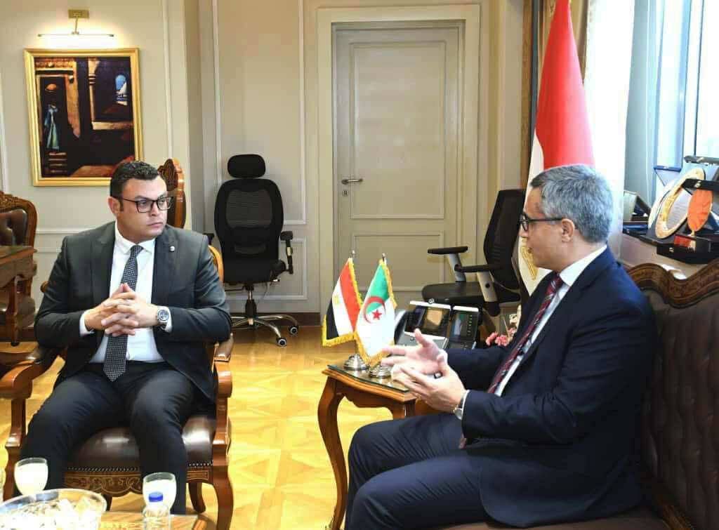 وزير الإسكان يستقبل سفير الجزائر بالقاهرة لبحث سبل التعاون بين البلدين