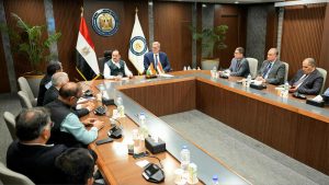 مصر والهند تبحثان تعزيز التعاون في البترول والبتروكيماويات وصناعة الأسمدة