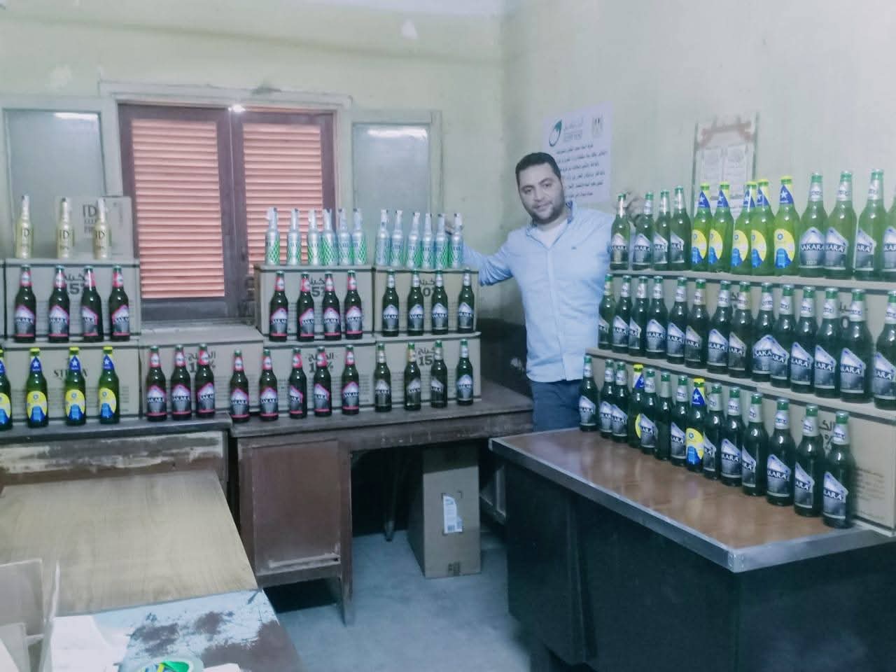 تموين أسيوط يضبط مخزن خمور غير مرخص ويحرر 28 محضر مخالفة بالأسواق والمخابز