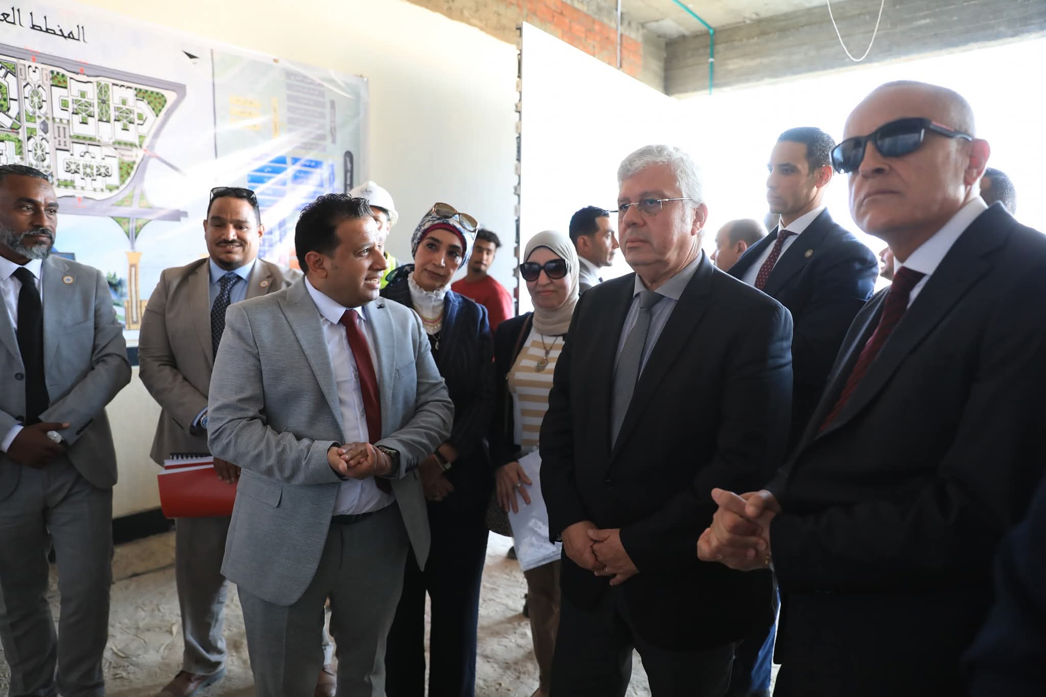 وزير التعليم العالي ومحافظ الأقصر  يتفقدان مشروعات جامعة الأقصر بتكلفة 2.377 مليار جنيه