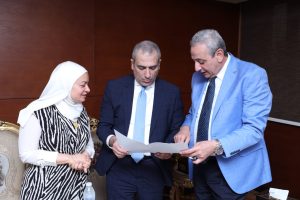 رئيس البنك الزراعي يبحث مع محافظ الغربية دعم جهود تحقيق التنمية الزراعية وتحفيز الاستثمار